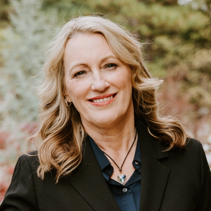 Angela Kropf Headshot